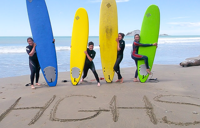 HGHS-European-girls-surfing